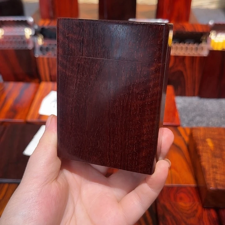 王***战染料紫檀（血檀）粗烟盒