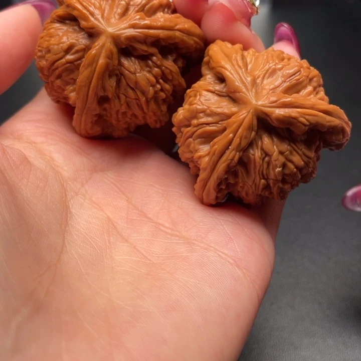 尘***扬文玩核桃吊坠白狮子