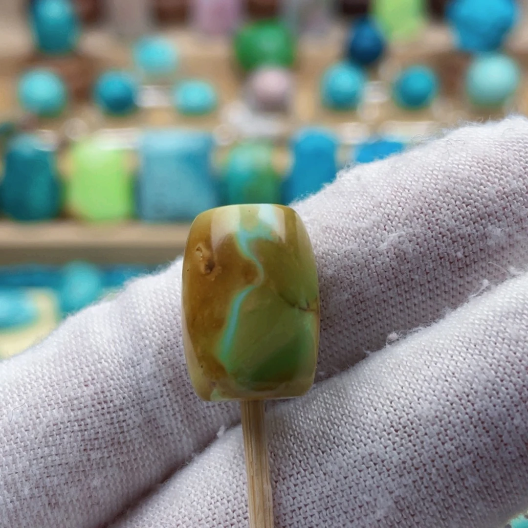 绿松石未镶嵌珠宝奇石