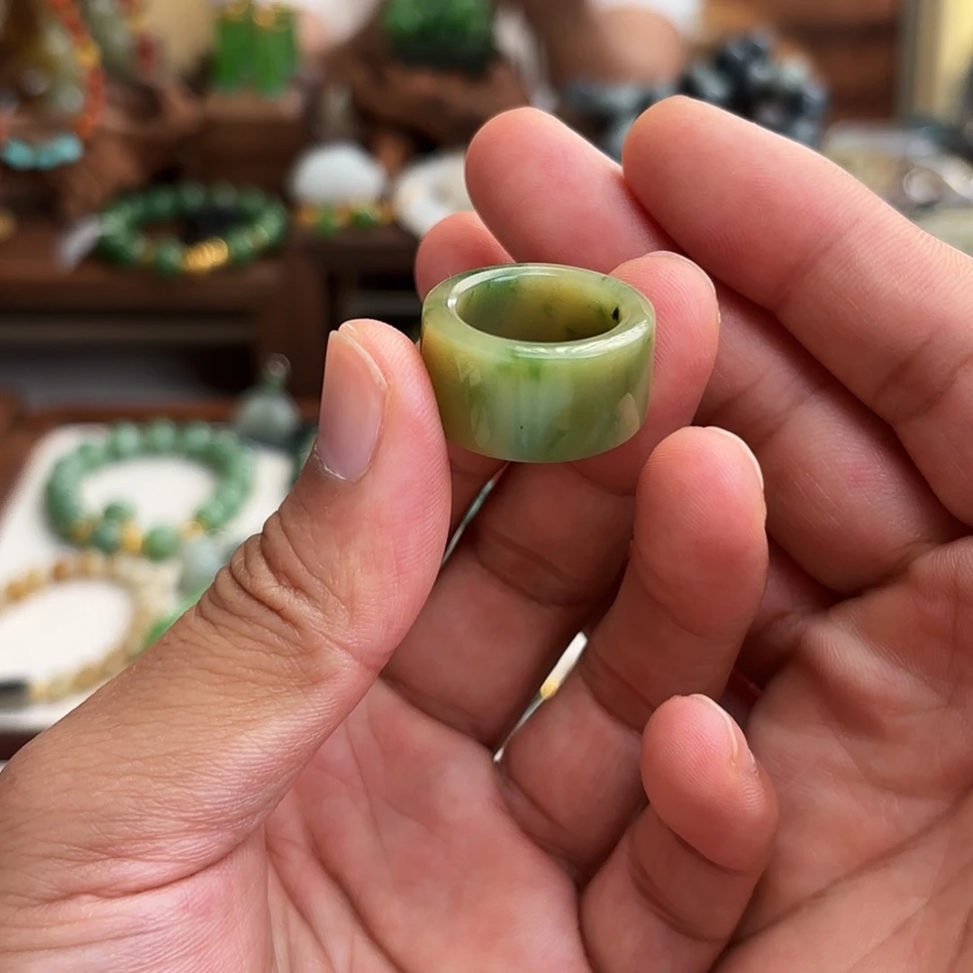 岩***辰和田玉(碧玉)未镶嵌颈饰