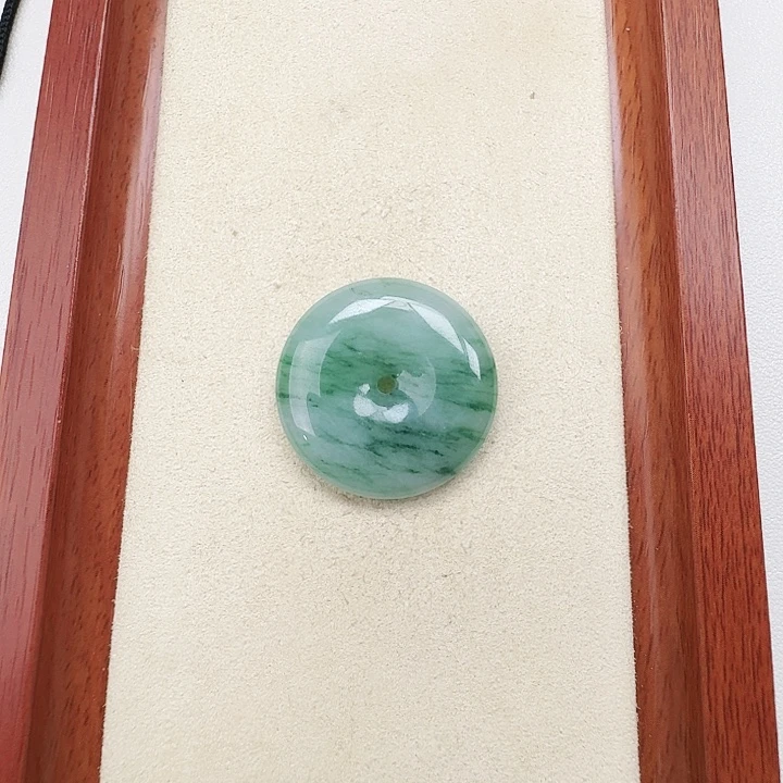 翡翠未镶嵌颈饰孤品