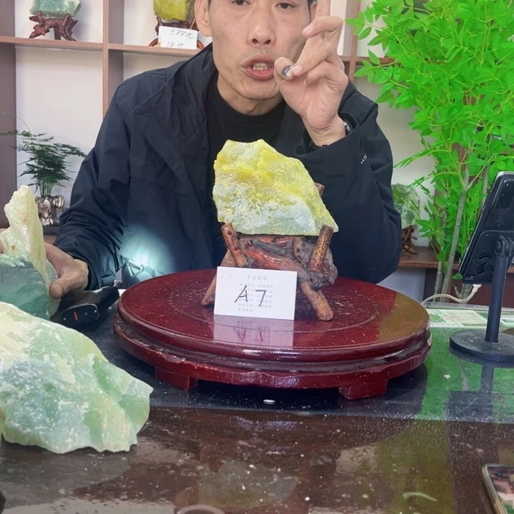蛇纹石玉未镶嵌珠宝奇石