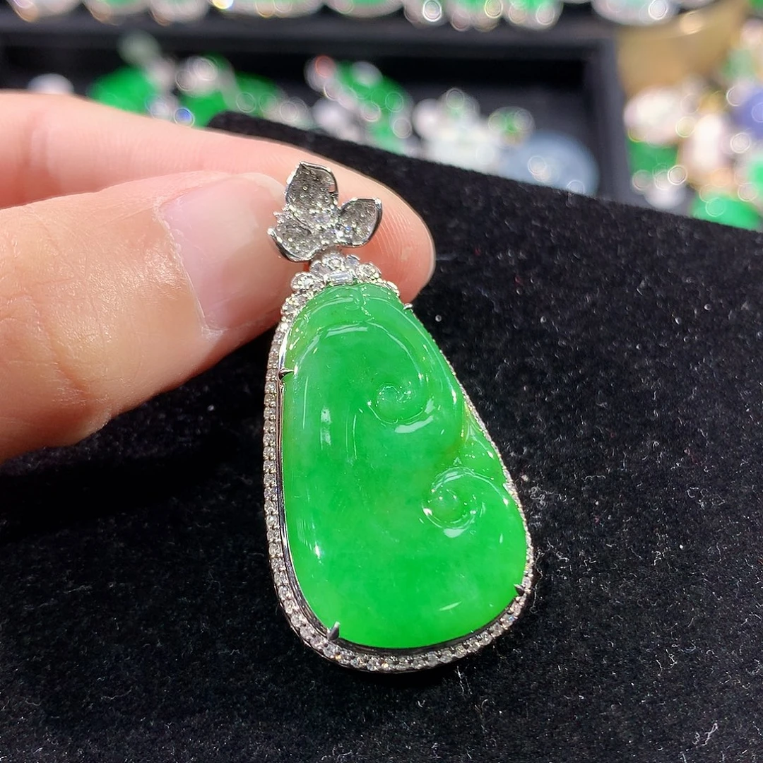 翡翠18K金镶嵌颈饰