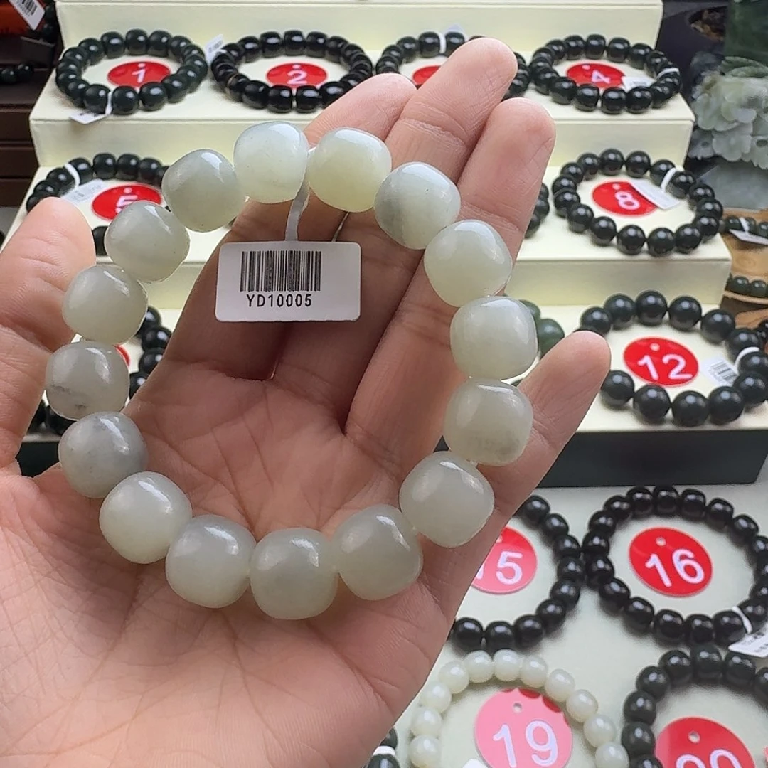 @***航和田玉未镶嵌手串