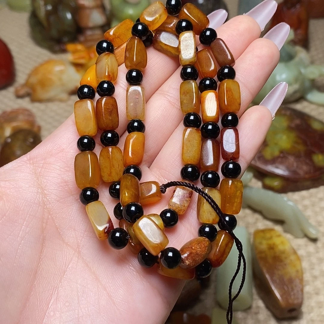 蛇纹石玉足铂镶嵌颈饰