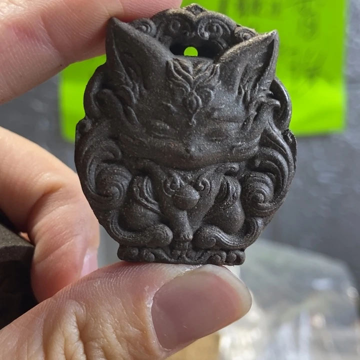 泥塑息肌九尾狐牌微瑕