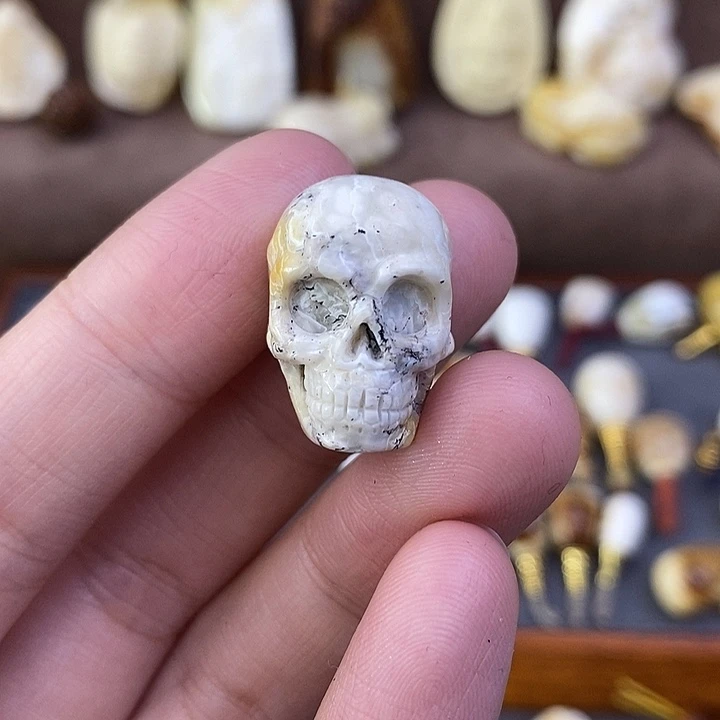 琥珀裸石未镶嵌骷髅三通吊坠背云