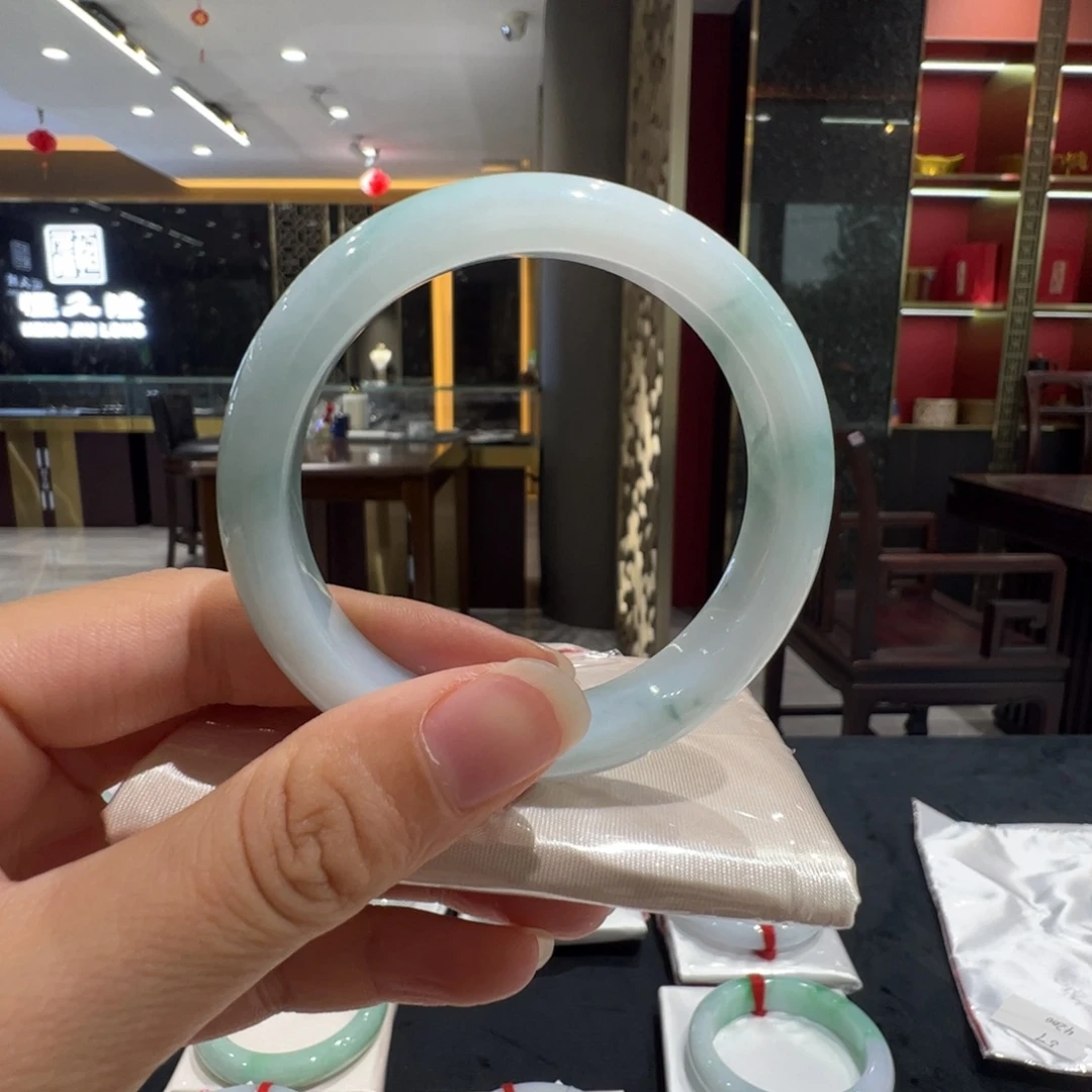 未镶嵌手镯翡翠牛奶底飘花52.8