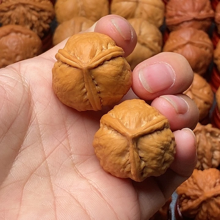 哈***哈文玩核桃吊坠三棱