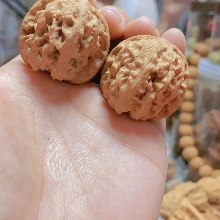 【闪购商品】文玩核桃把件36蜡皮野狼小众
