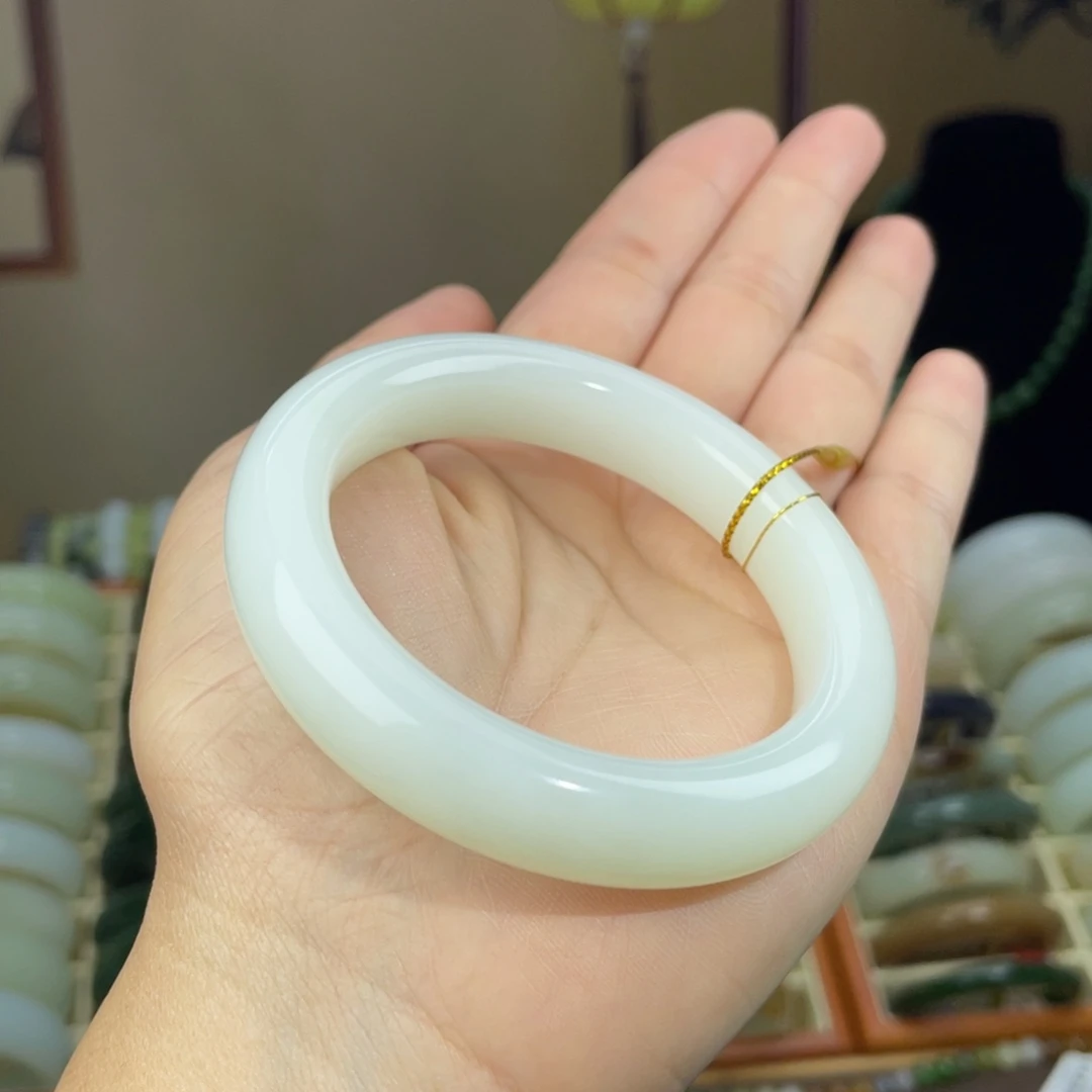 和田玉未镶嵌手镯