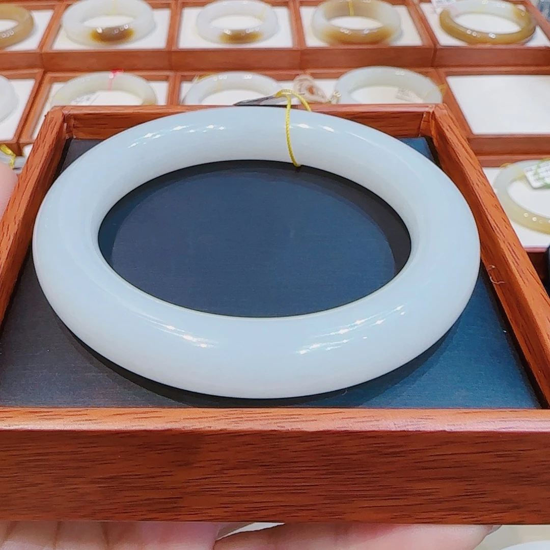 和田玉手镯未镶嵌羊脂白59