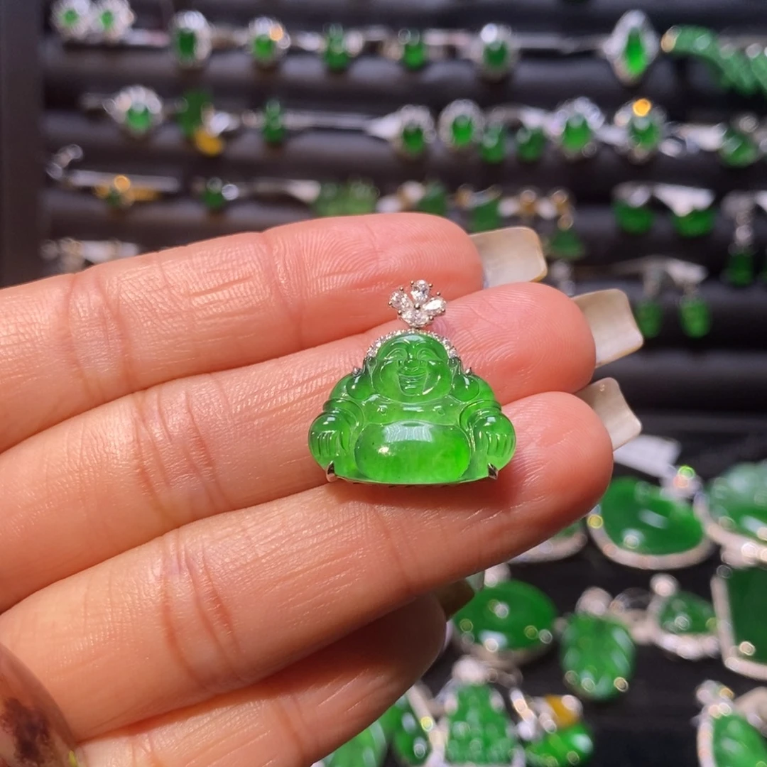 翡翠颈饰18K金镶嵌佛公吊坠