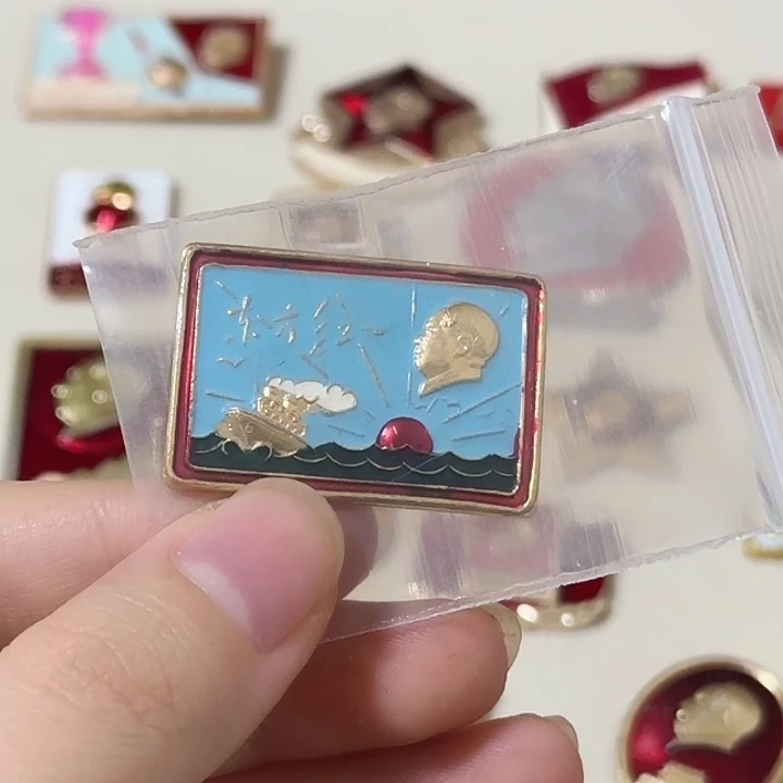 二***生红色收藏直播像章