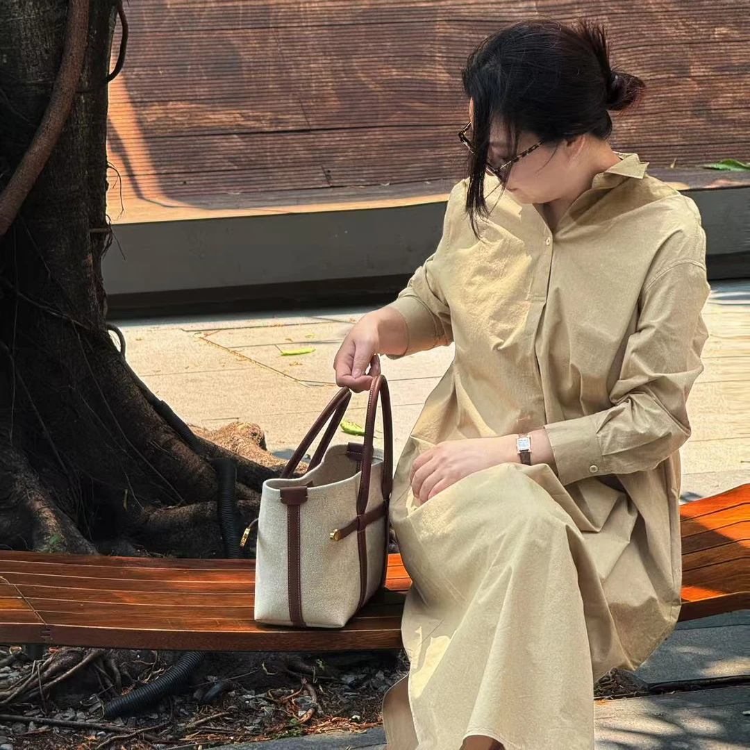 Ms.Qnn“松茶”近江晒极简风小V领设计感宽松开叉连衣裙 39D188 Q姐