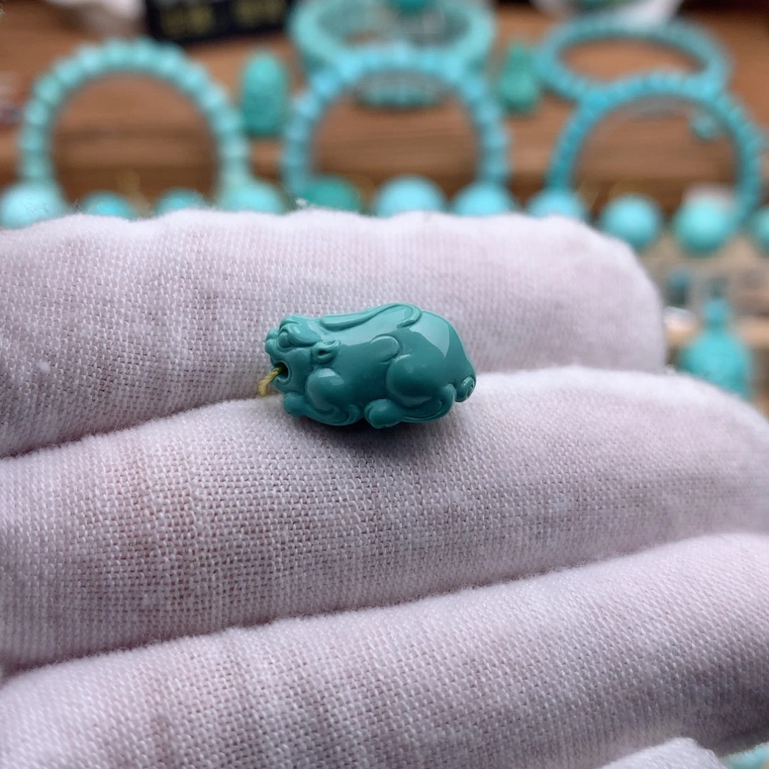 绿松石未镶嵌珠宝奇石