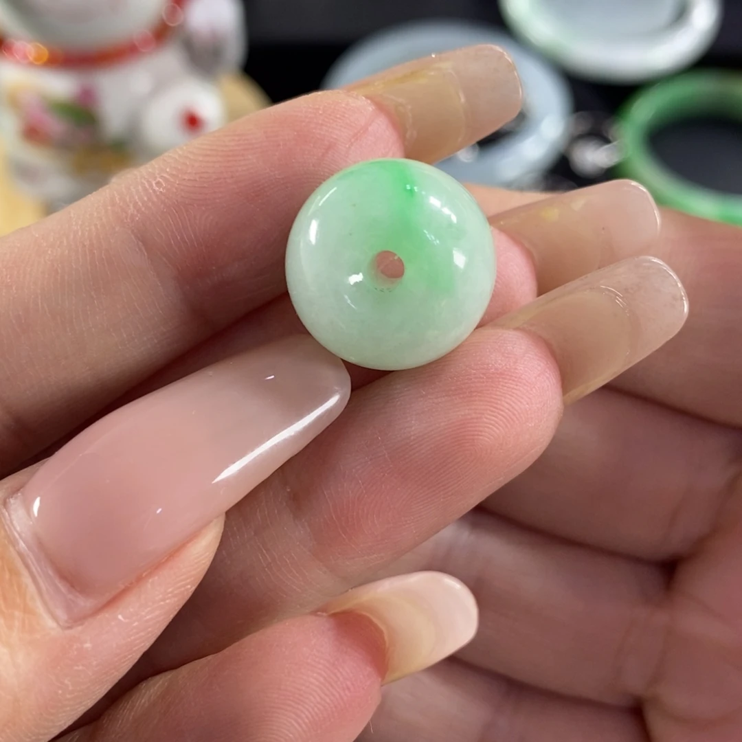 颈饰未镶嵌翡翠天然翡翠面包扣