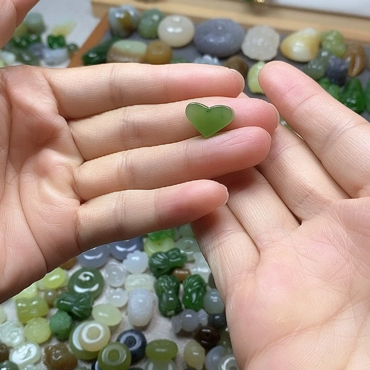 未镶嵌和田玉挂件