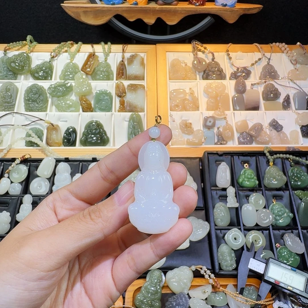 和田玉未镶嵌颈饰小***兔