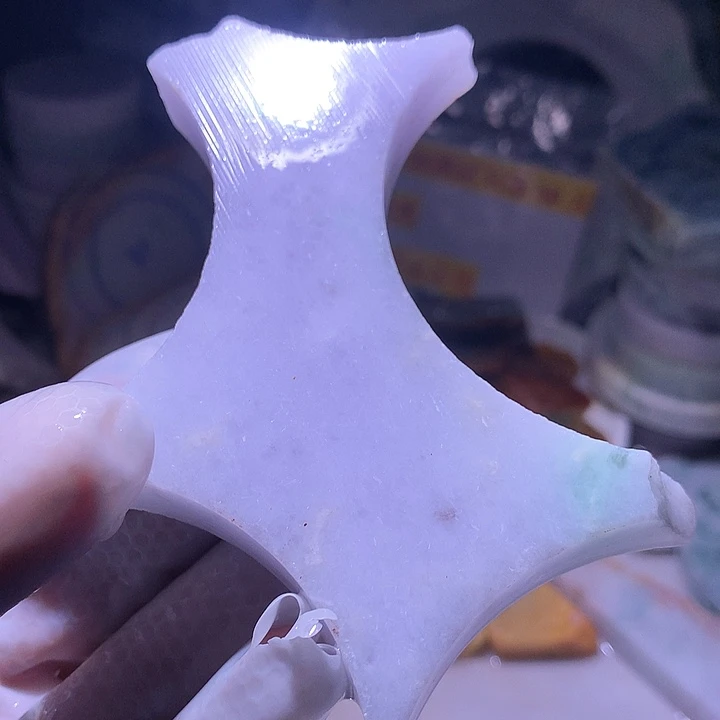 翡翠未镶嵌颈饰边角料
