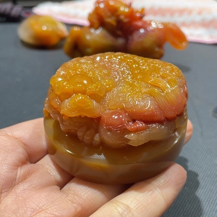 未镶嵌石英质玉（黄龙玉）摆件