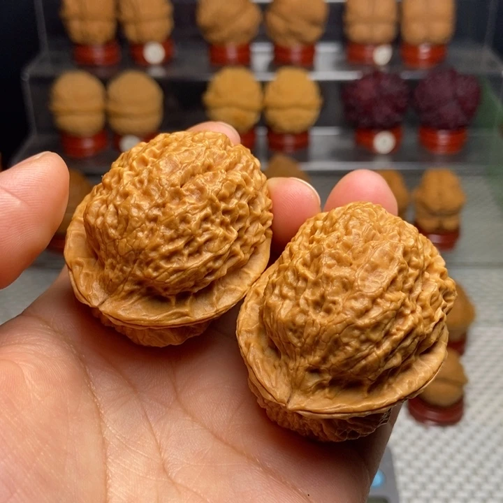 把件文玩核桃绣花鞋34