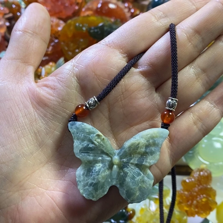 蛇纹石玉未镶嵌颈饰