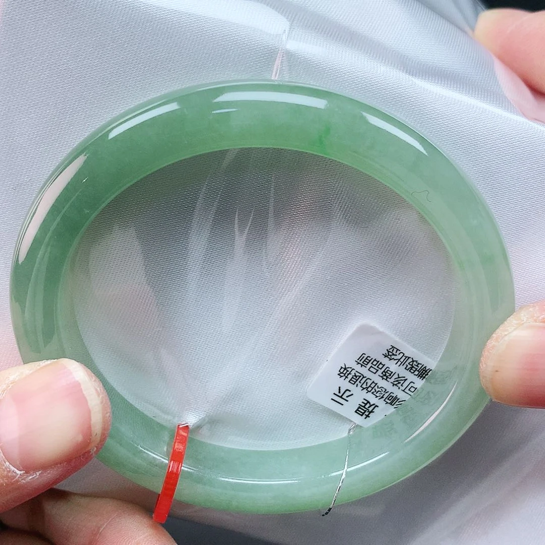 翡翠手镯未镶嵌54贵