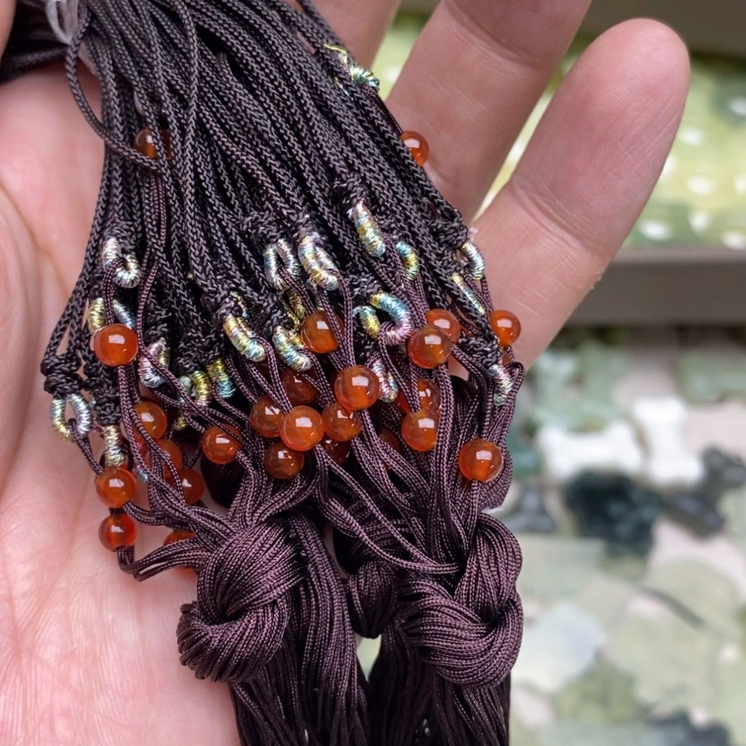 岫玉假一赔十，默认微瑕，不退不换，挂件绳未镶嵌