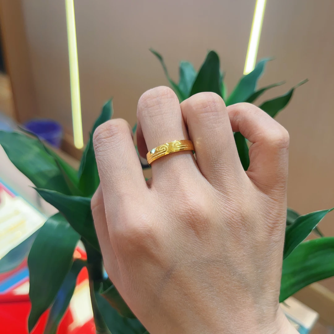 足银戒指 祥云碎冰冰戒   银约2.33  包J约0.26