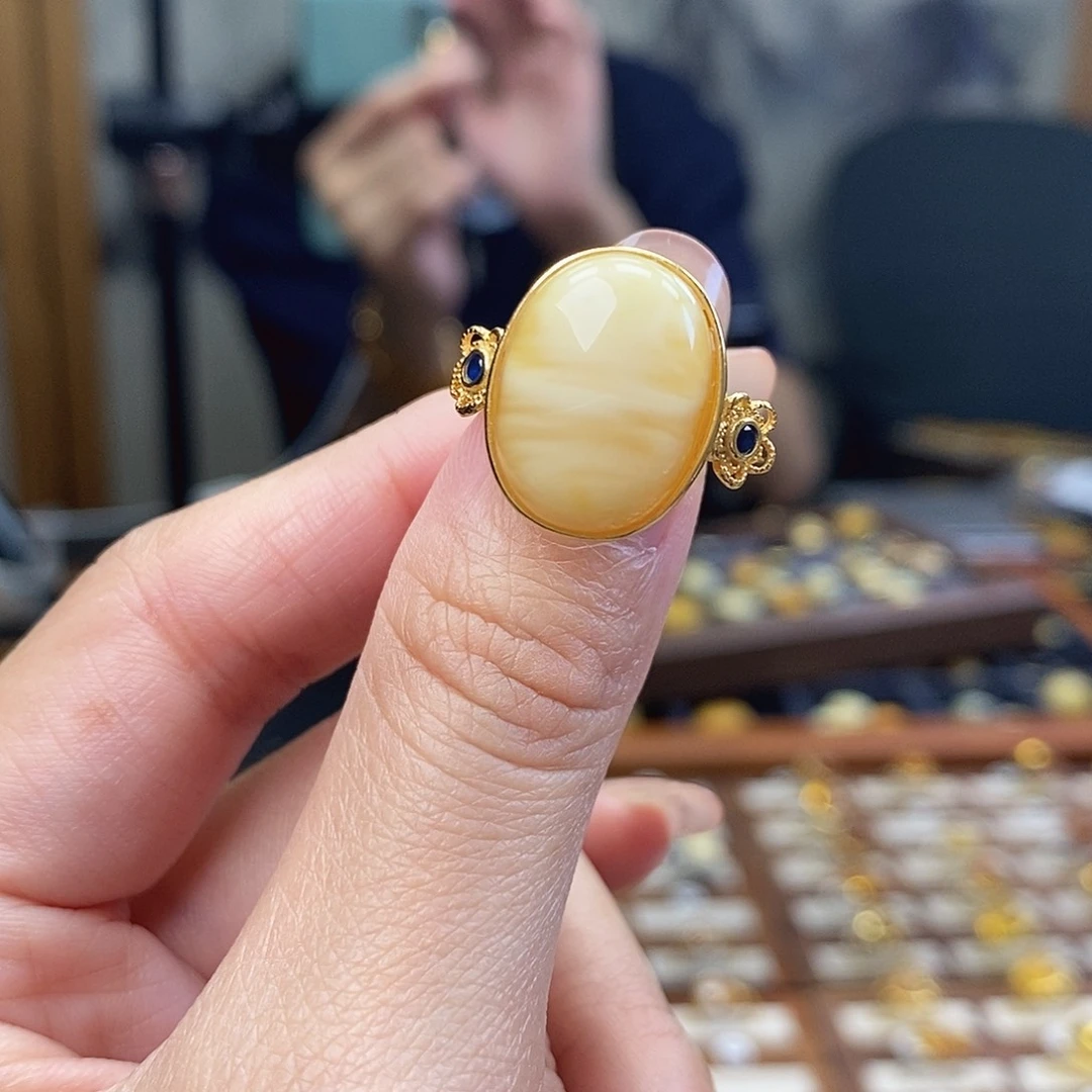 裸石琥珀未镶嵌成品