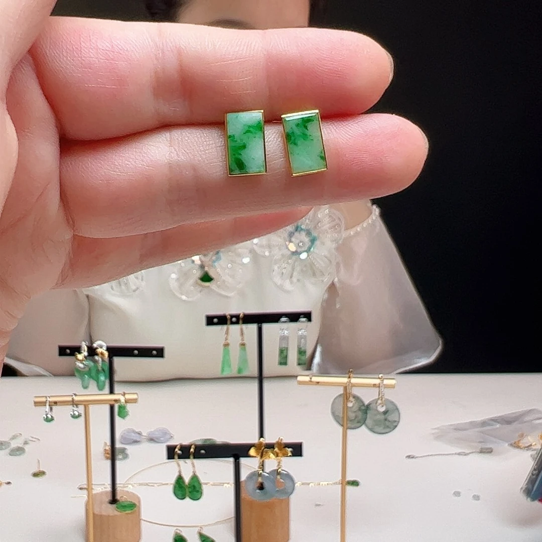 翡翠18K金镶嵌耳饰天然翡翠
