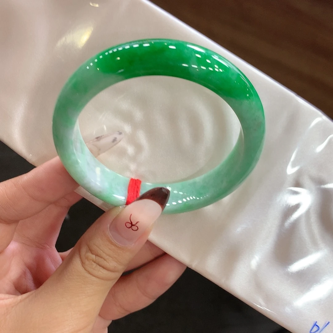 翡翠未镶嵌手镯32号色标阳绿