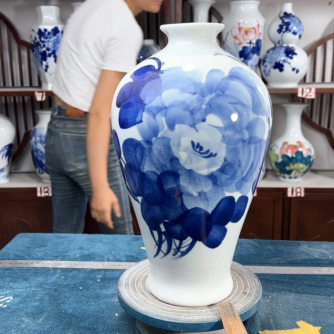 摆件景德镇陶瓷梅青牡