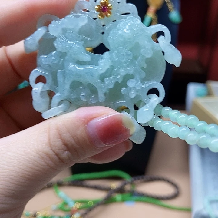 翡翠未镶嵌颈饰吊坠