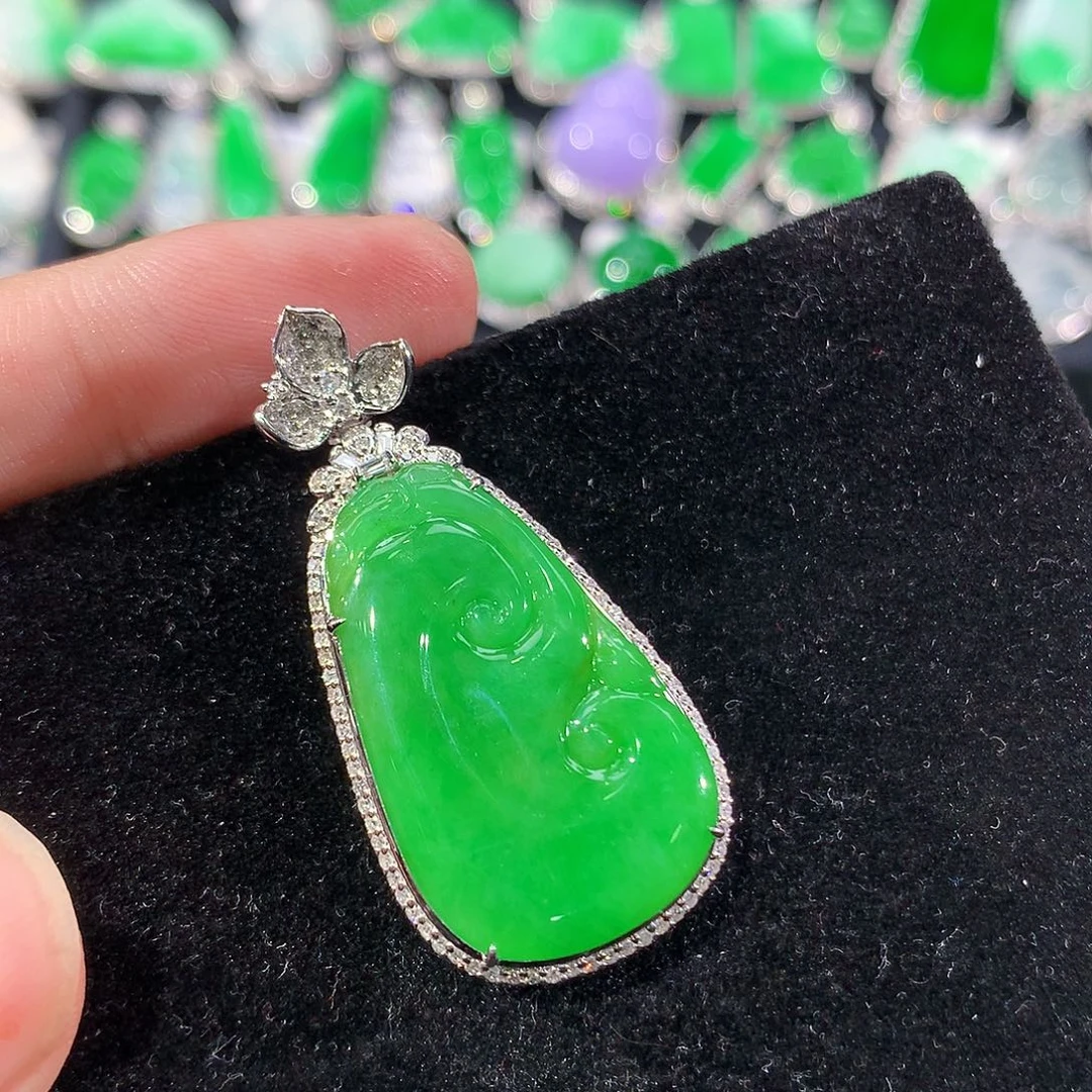 翡翠18K金镶嵌颈饰