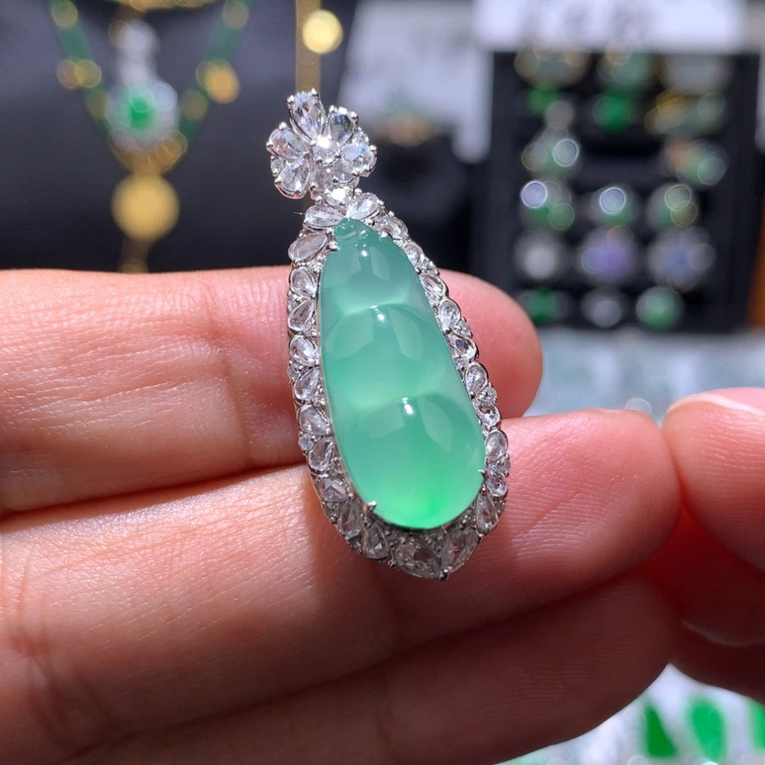 翡翠18K金镶嵌吊坠(赠链)