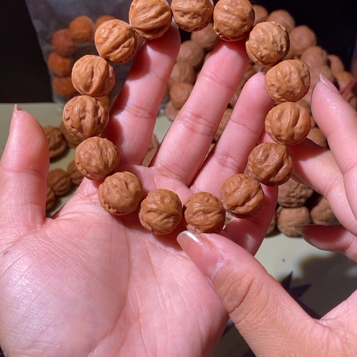 文玩核桃手串……33