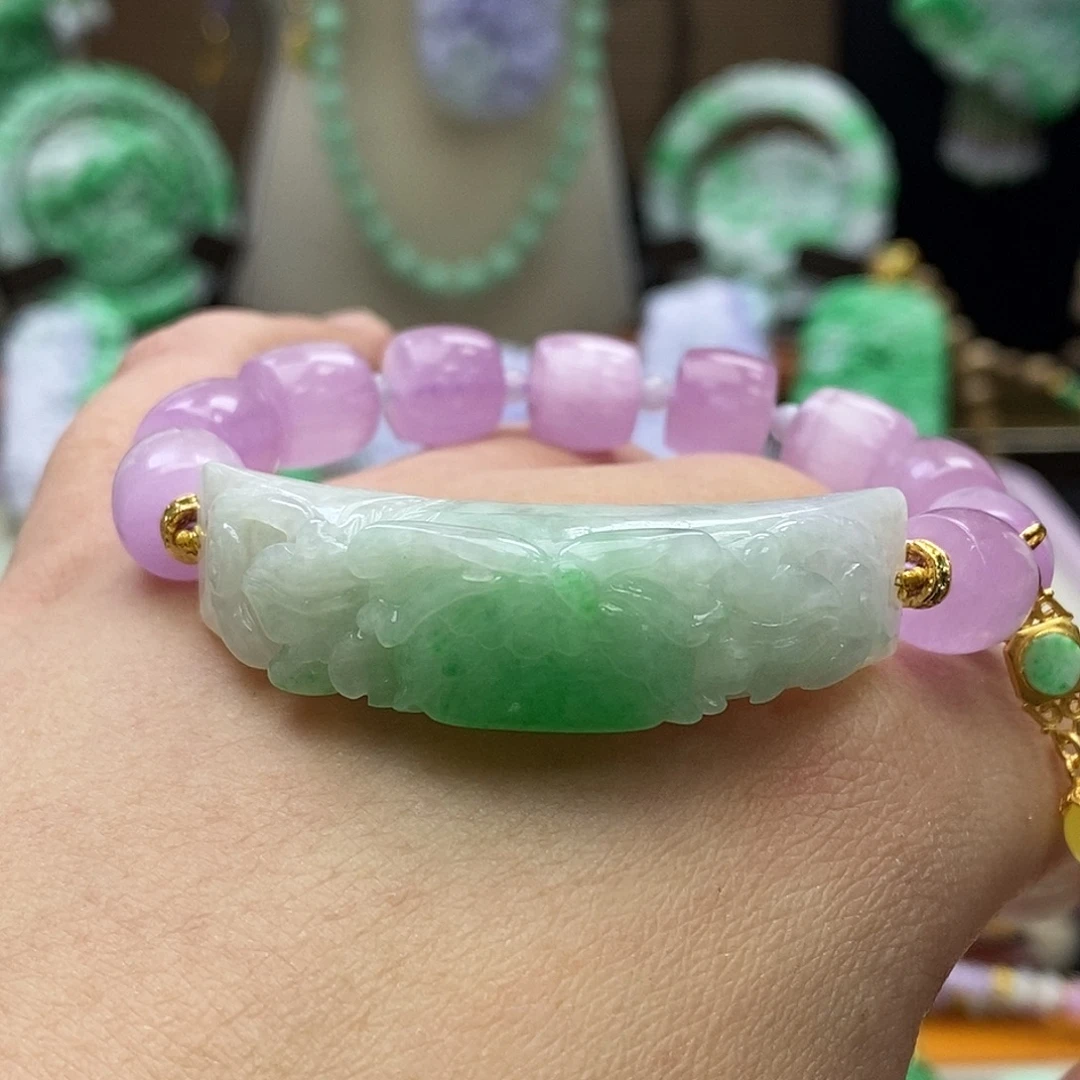 用***5翡翠未镶嵌颈饰手链