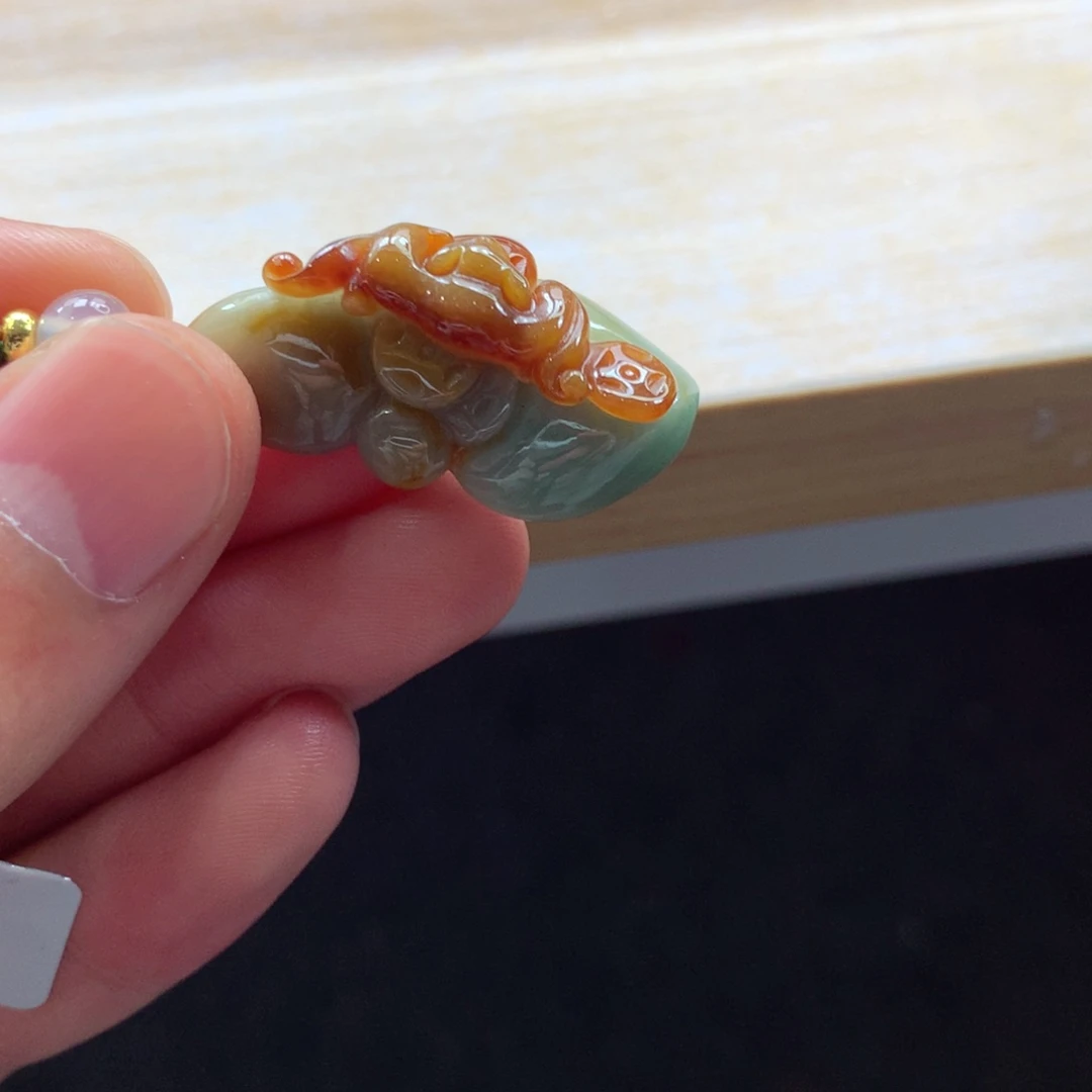 翡翠颈饰未镶嵌吊坠