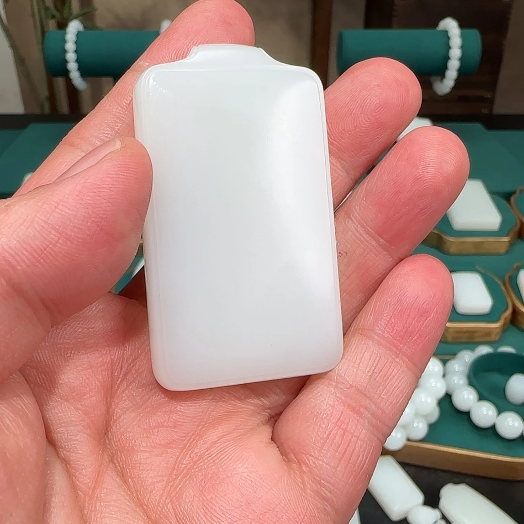 用***8和田玉未镶嵌颈饰