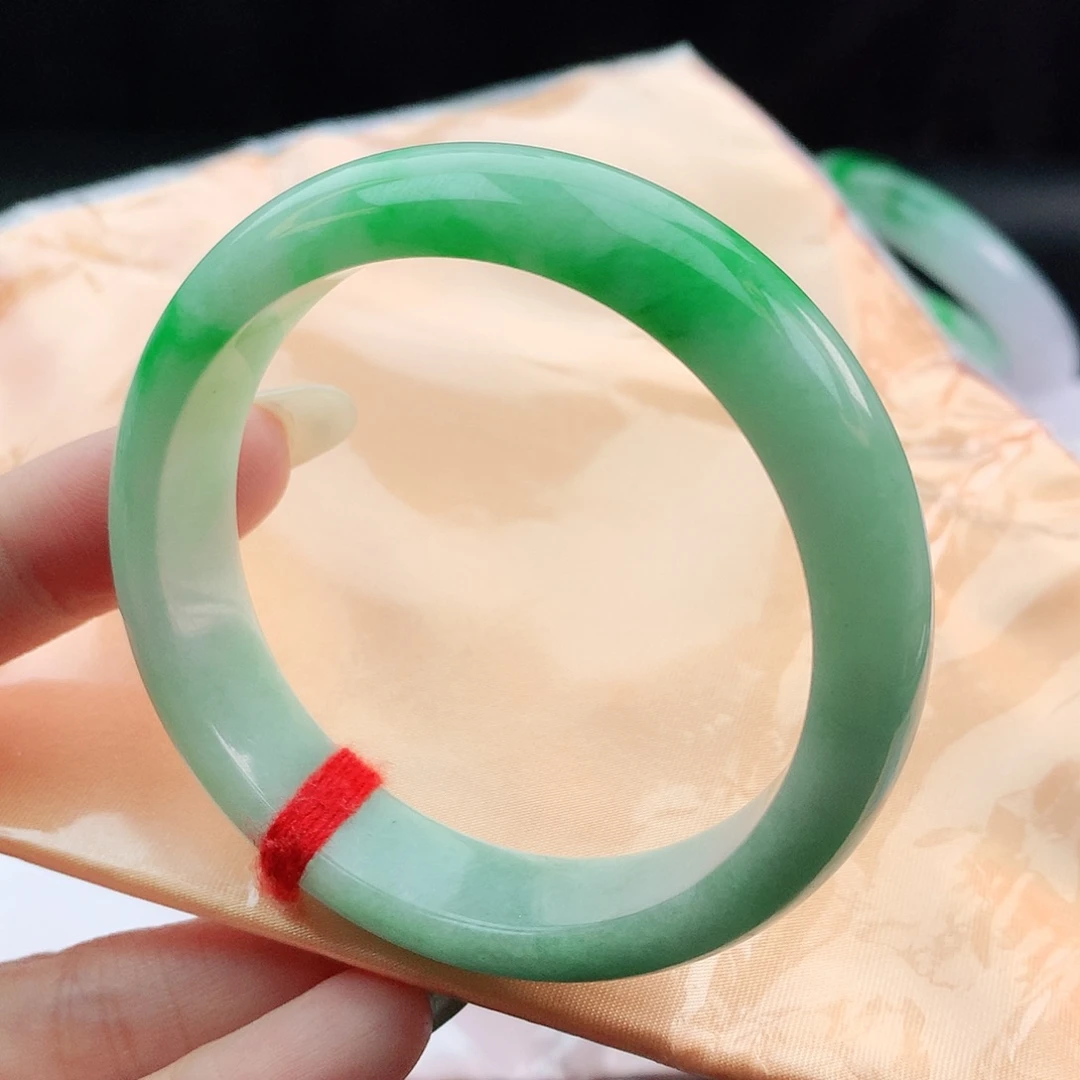 翡翠手镯未镶嵌55圈口882139