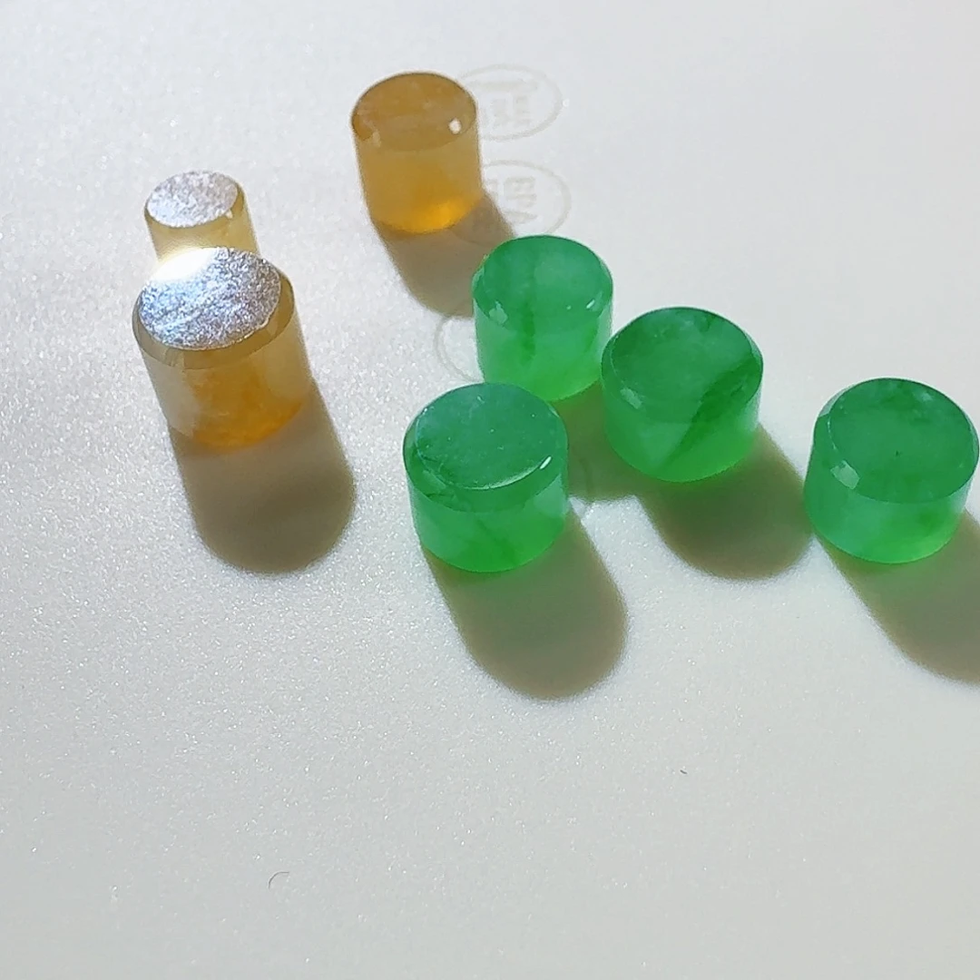 翡翠颈饰未镶嵌桶珠七颗