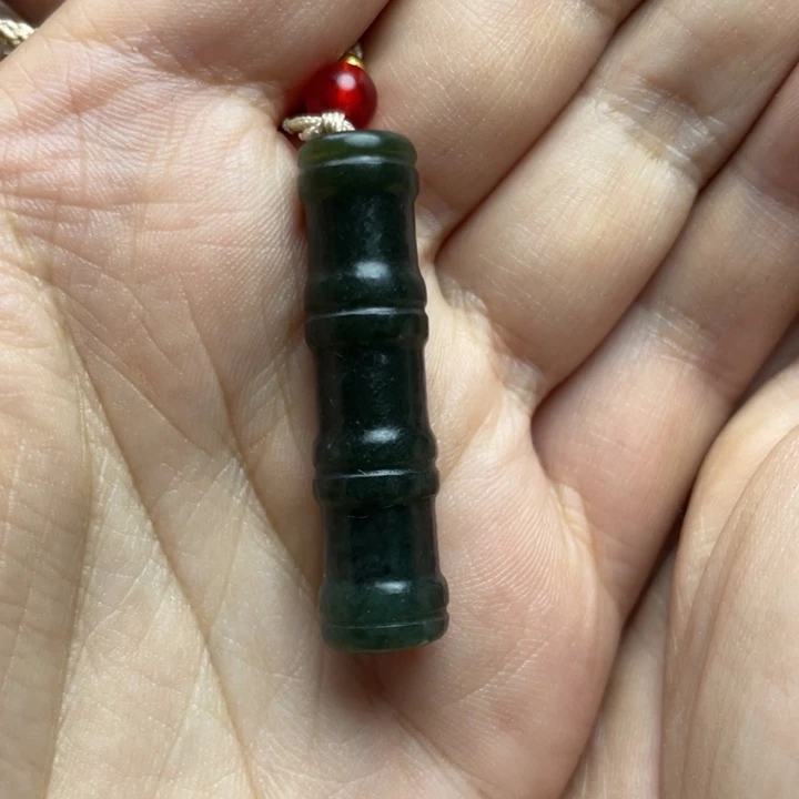 安***逸和田玉未镶嵌颈饰