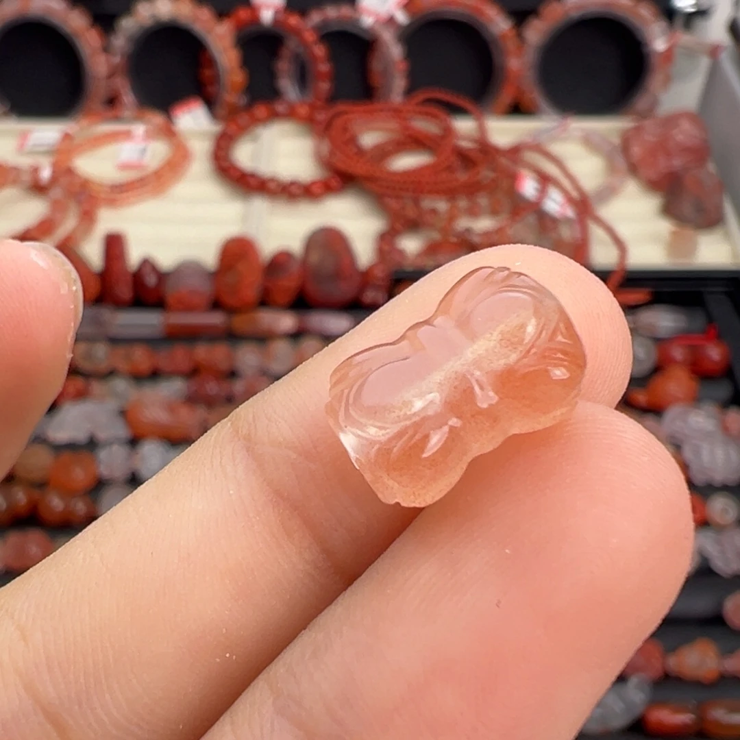 南红玛瑙未镶嵌颈饰并蒂莲