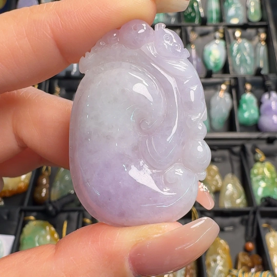 翡翠未镶嵌颈饰如意