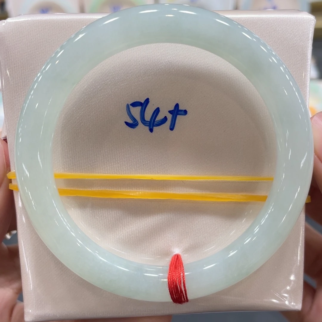 翡翠手镯未镶嵌翡翠手镯