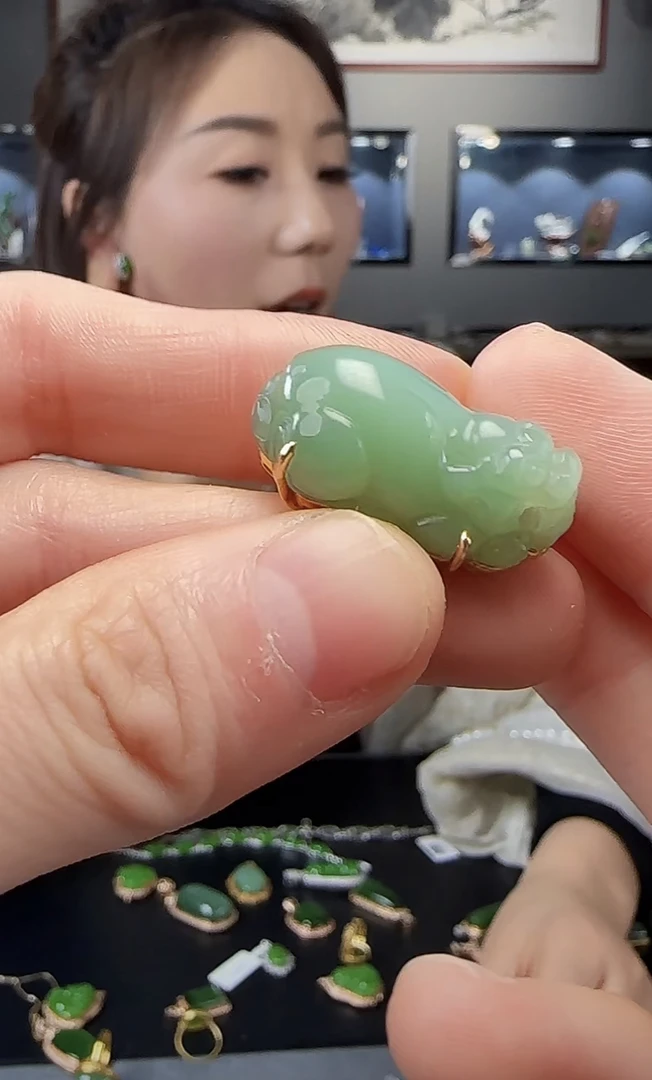 和田玉戒指18k。
