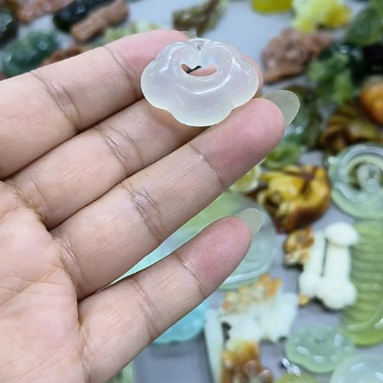 蛇纹石玉未镶嵌颈饰