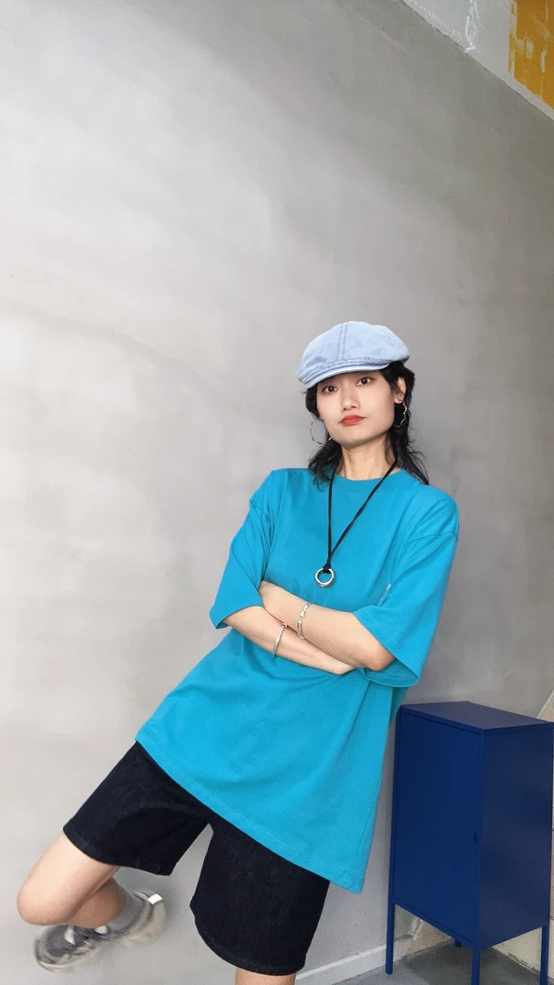 蓝色阔版短袖T恤